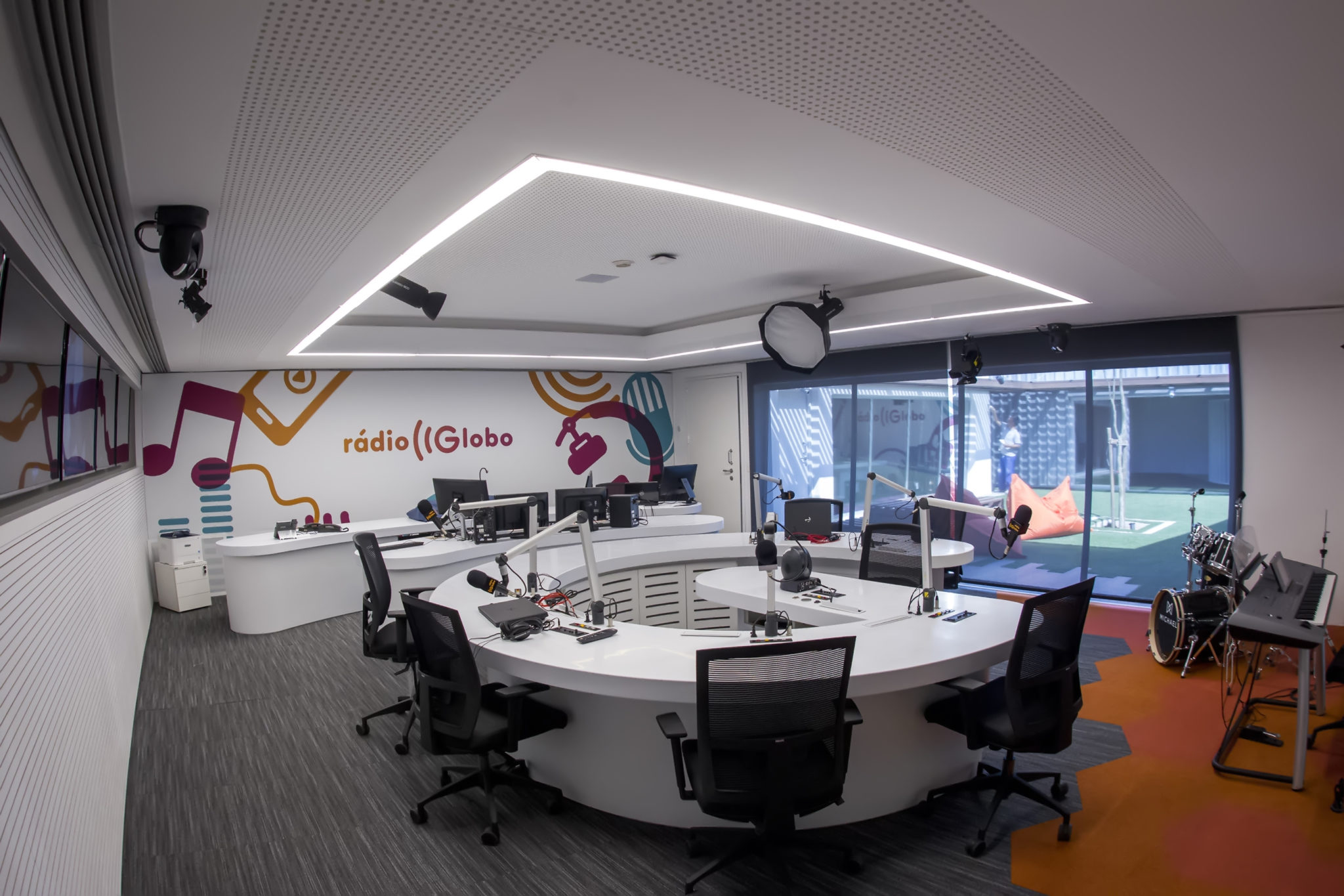 Detalhe do estúdio de transmissão esportiva da Rádio Globo RJ